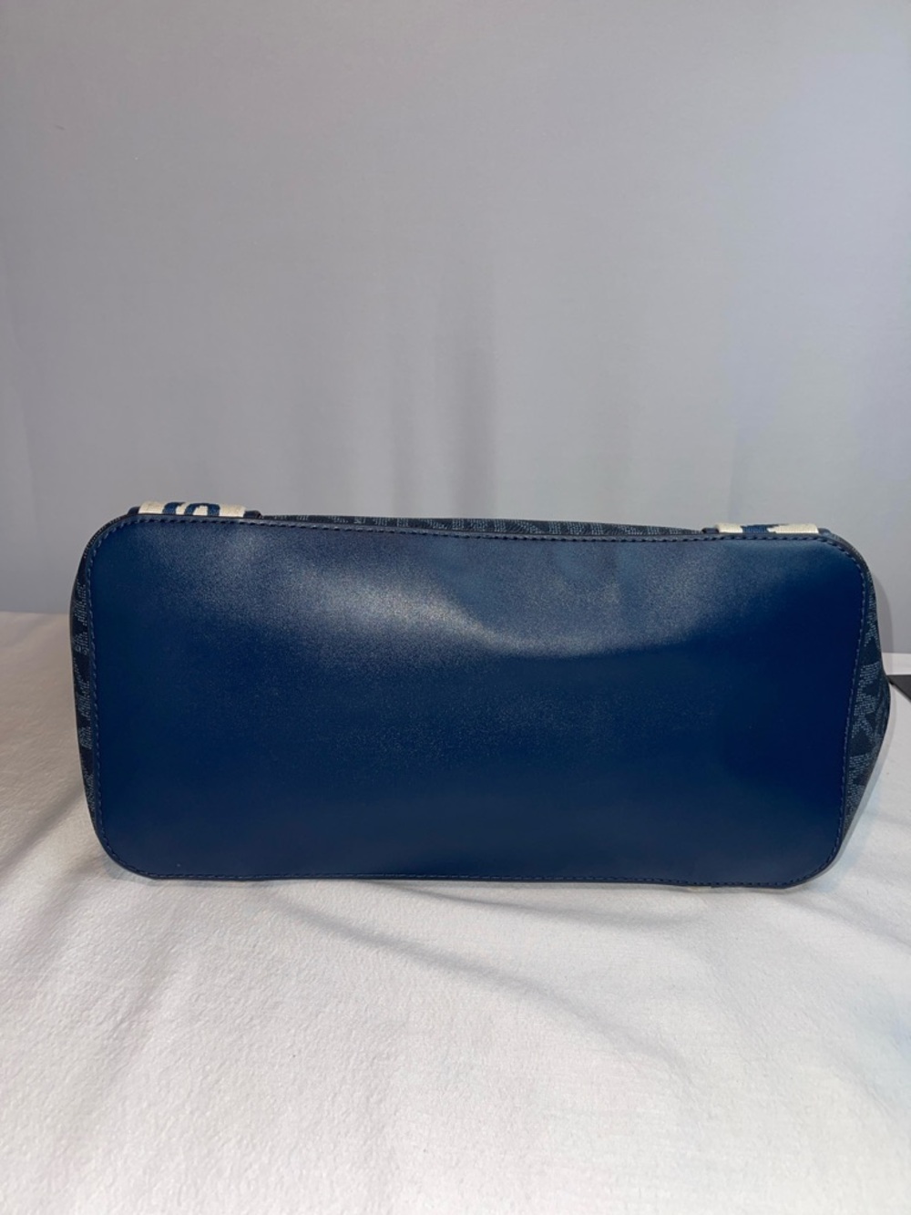 MICHAEL KORS MAEVE LARGE LOGO TOTE BAG - Picture 6 of 10